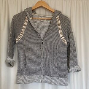 Lucky lotus Black and White Knitwear